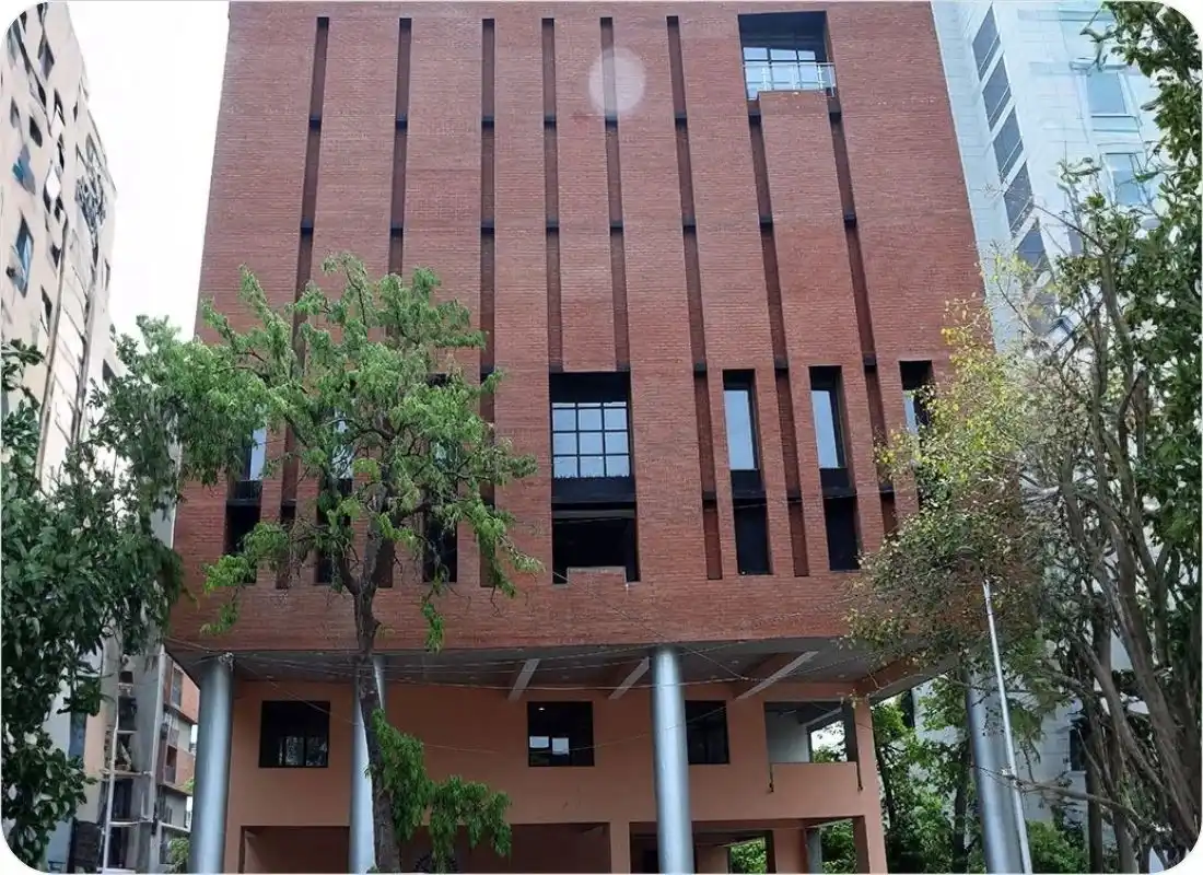 DT Law College