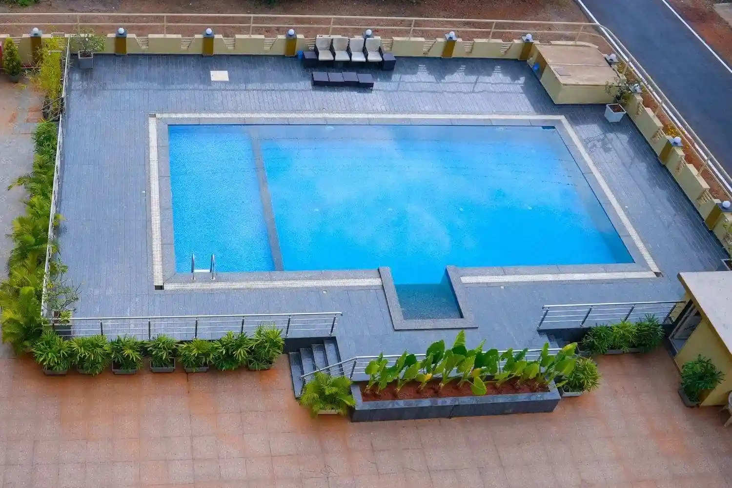 IIULER-Goa-Swimming-Pool